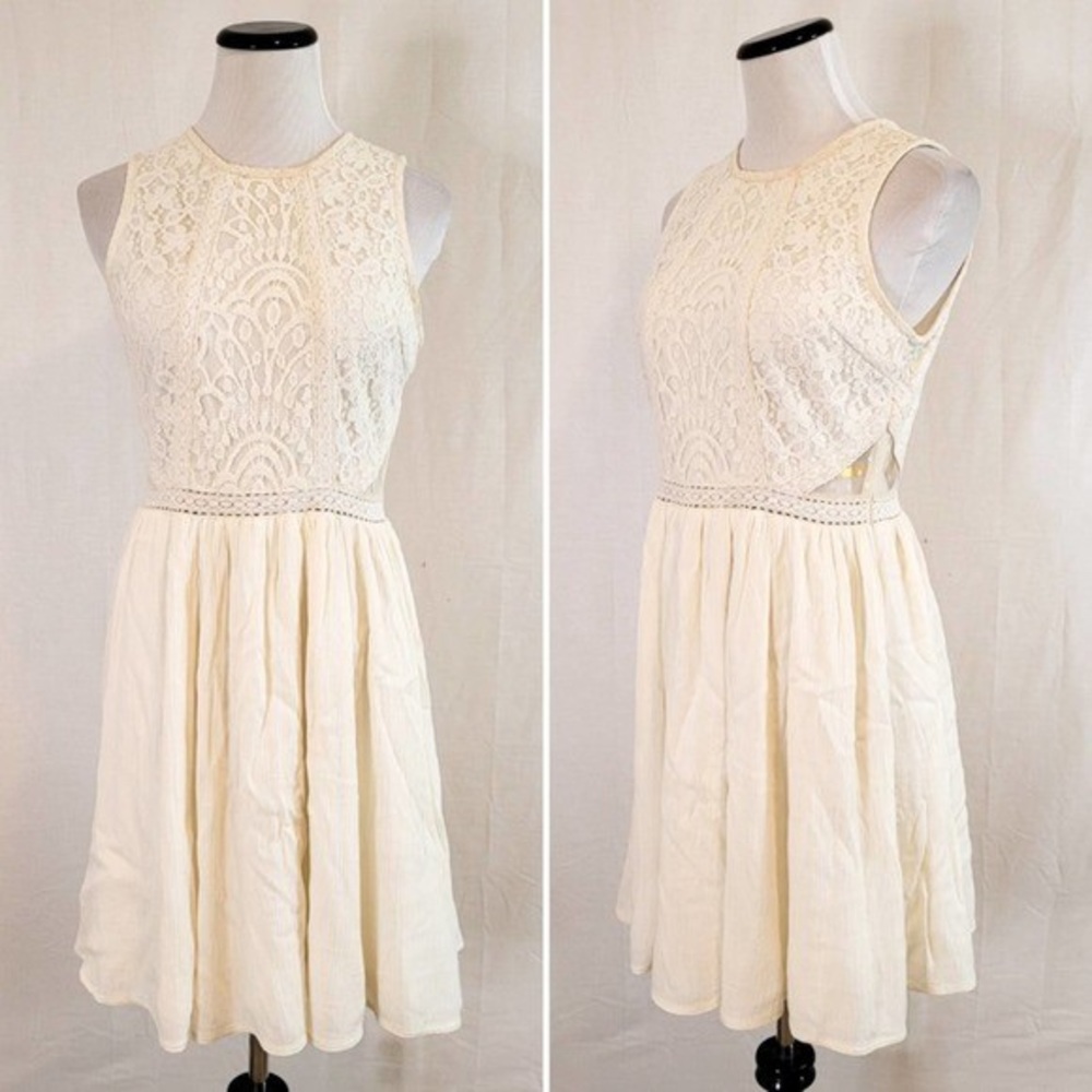 NWT Cream Lace Cut Out Altar’s State Dress in Size M
